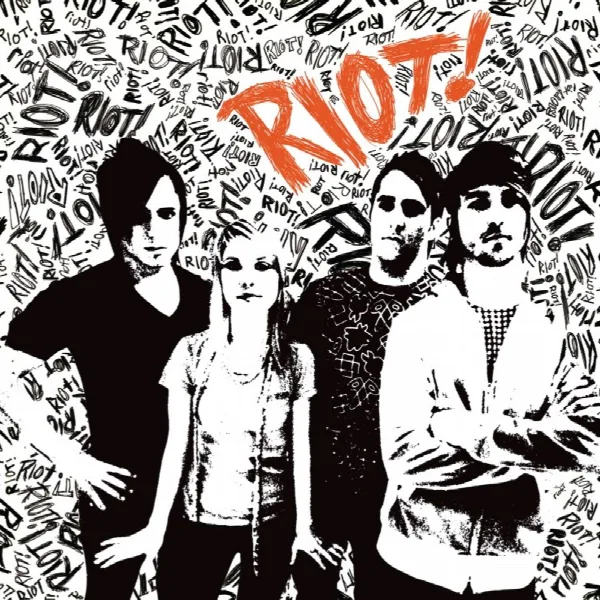 Pochette de Riot!
