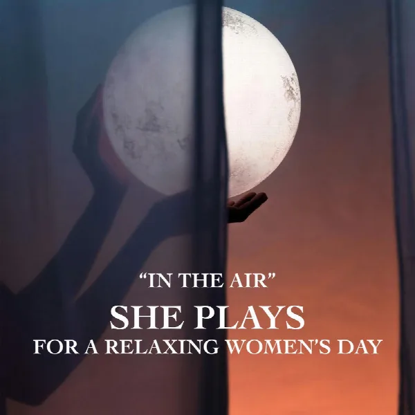 Pochette de "In The Air" She Plays for a Relaxing Women's Day