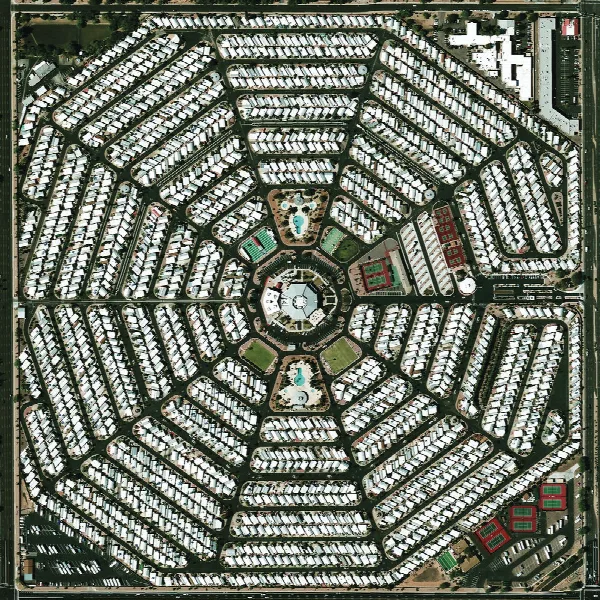 Pochette de Strangers to Ourselves