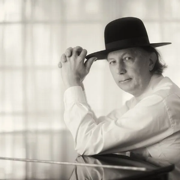 Nenad Bach