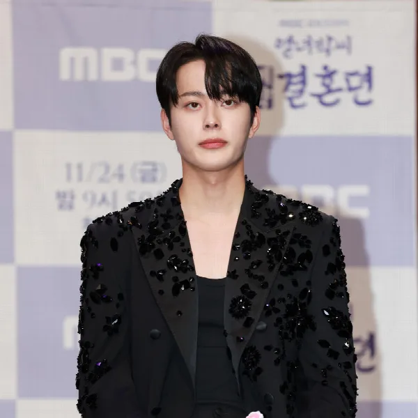 YOO SEONHO